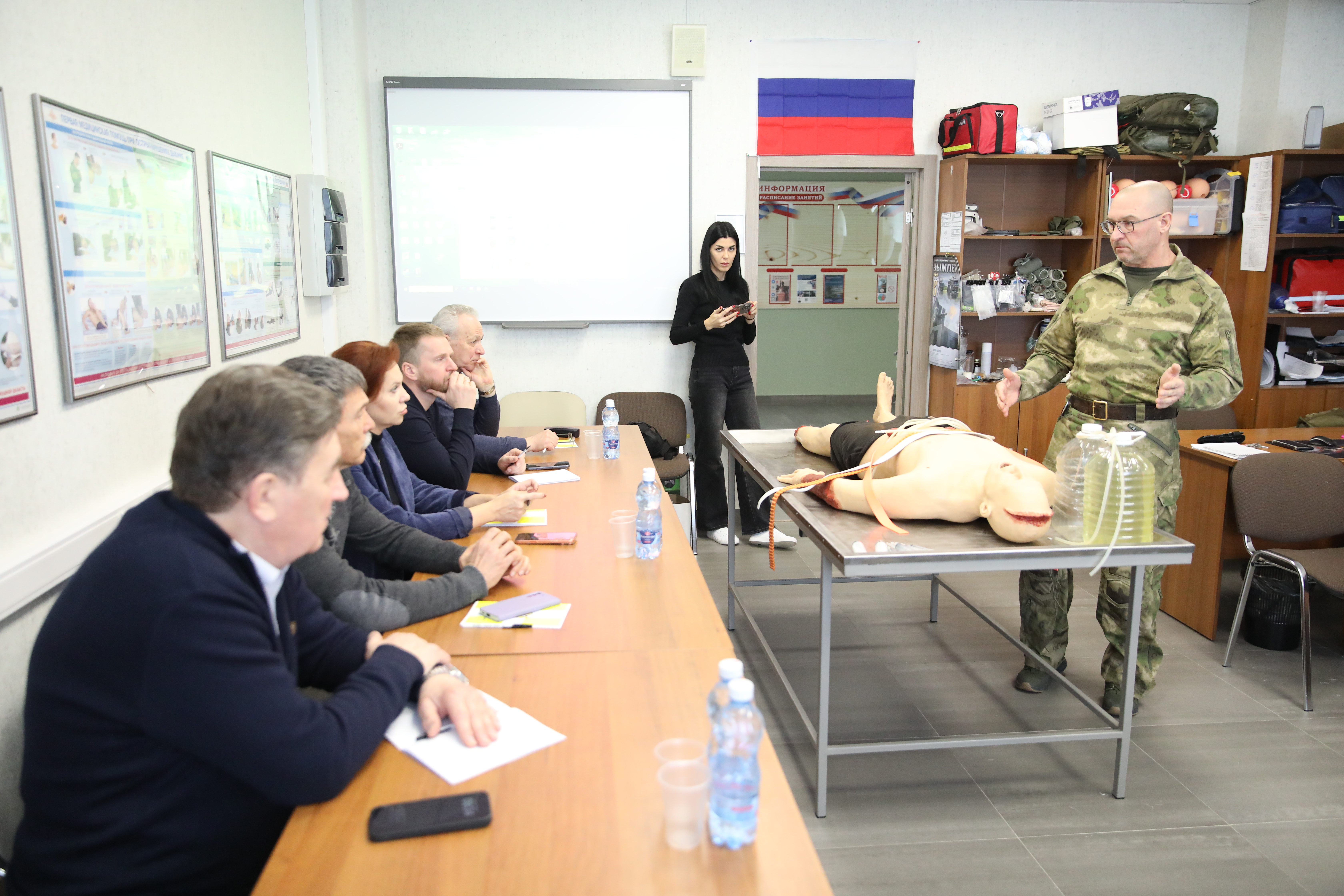 Краевые законодатели прошли обучение военно-медицинской подготовке в Центре имени Никиты Гусева