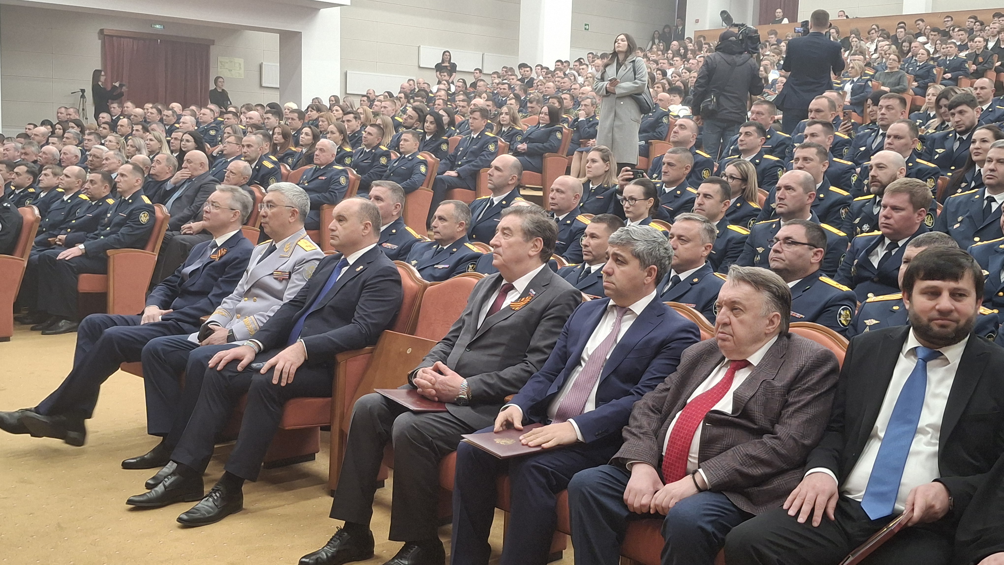 Виктор Гончаров поздравил с профессиональным праздником сотрудников регионального управления ФСИН России