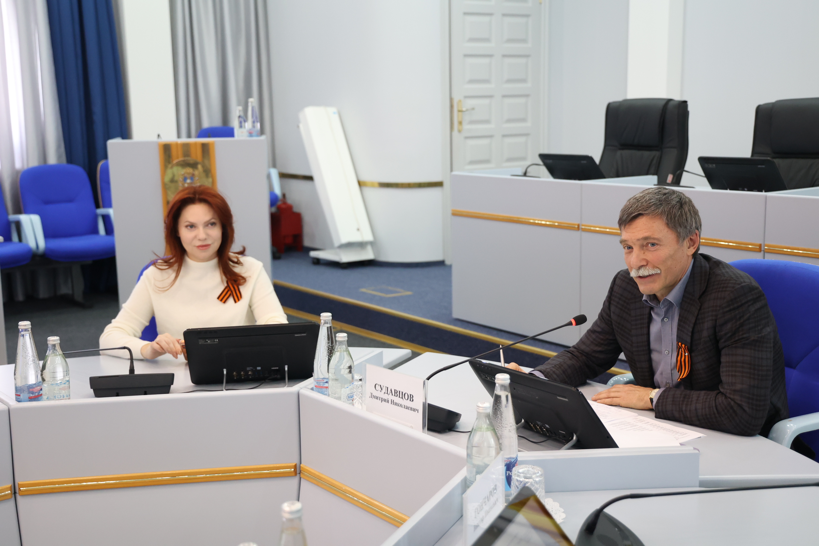 В профильных комитетах Думы продолжается работа с проектами законов