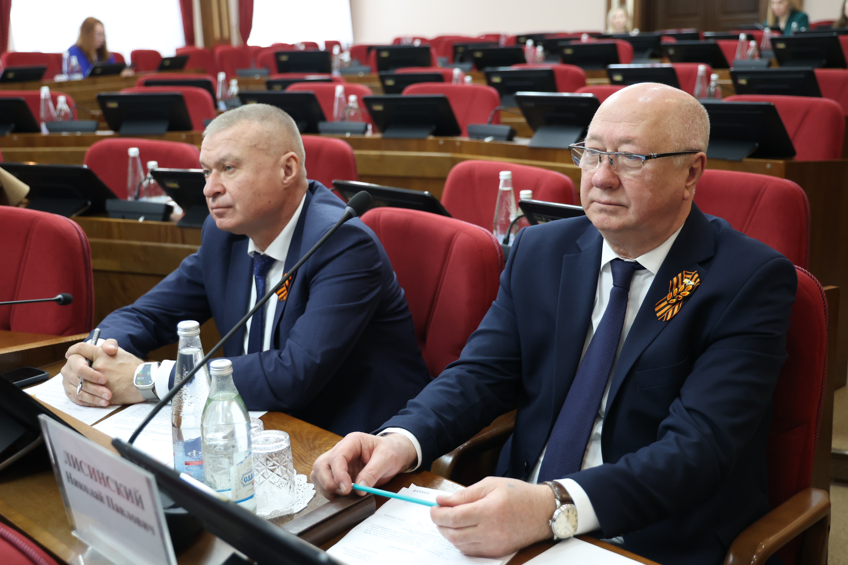 В комитете по законодательству, государственному строительству и местному самоуправлению продолжается подготовка к очередному заседанию Думы