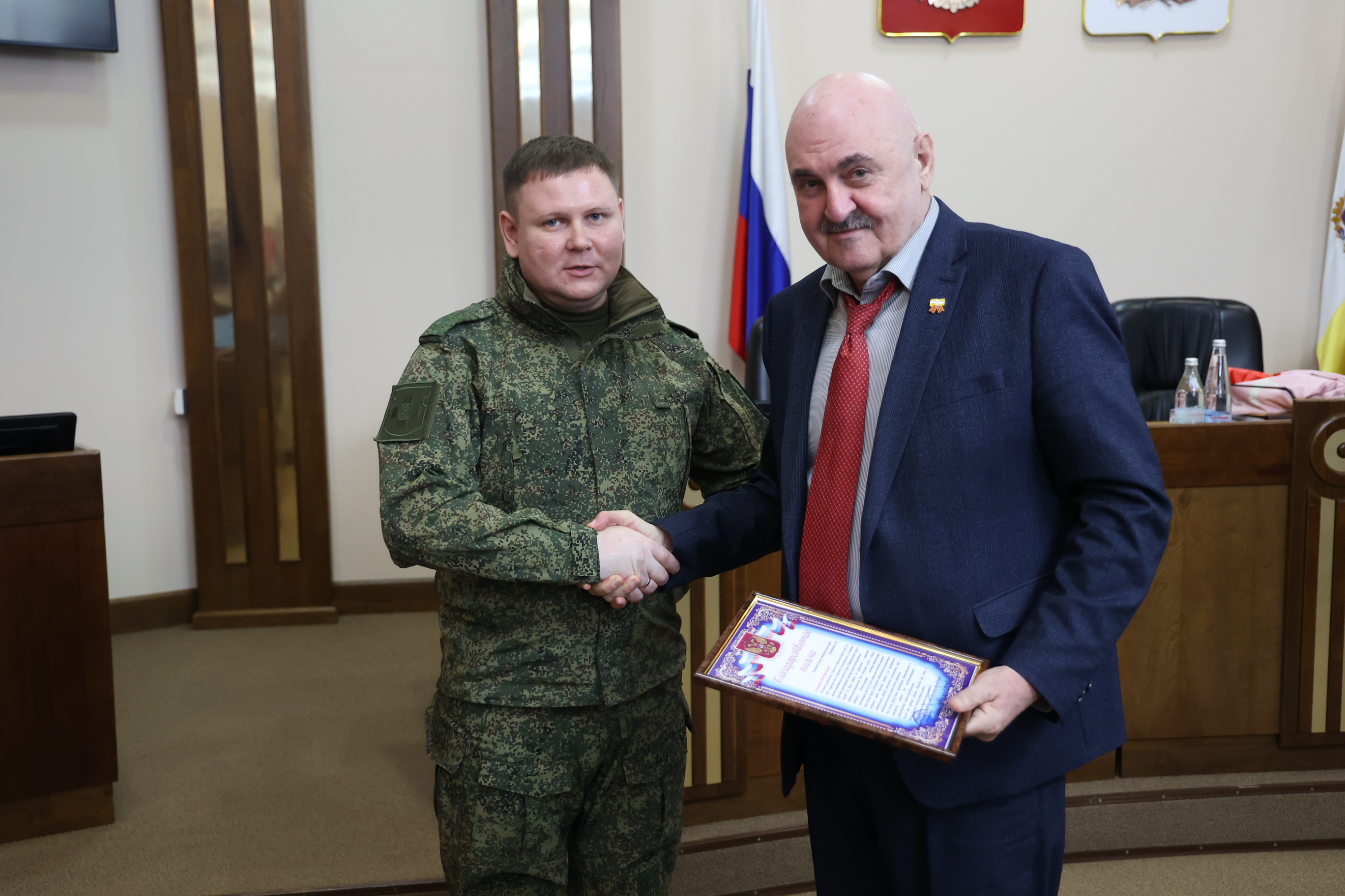Краевым депутатам вручены благодарственные письма за поддержку военнослужащих