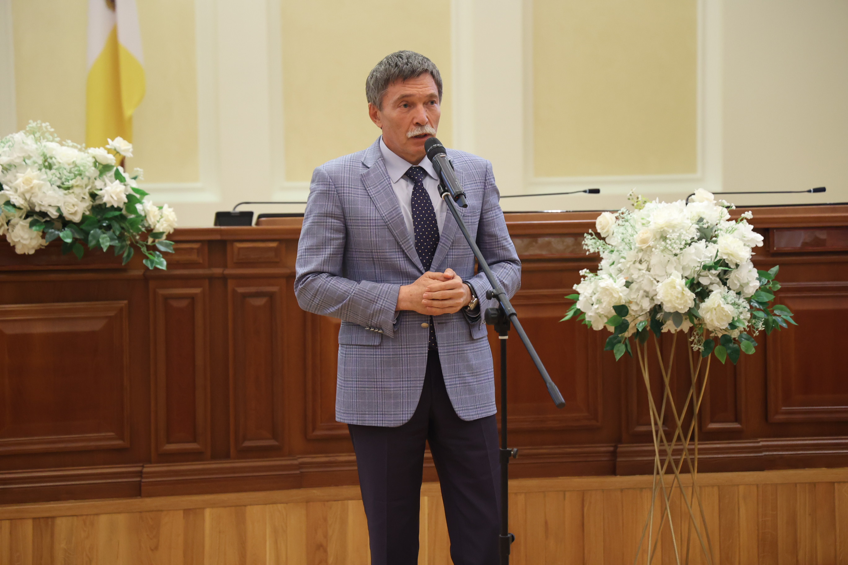 Краевые депутаты поздравили предпринимателей с профессиональным праздником