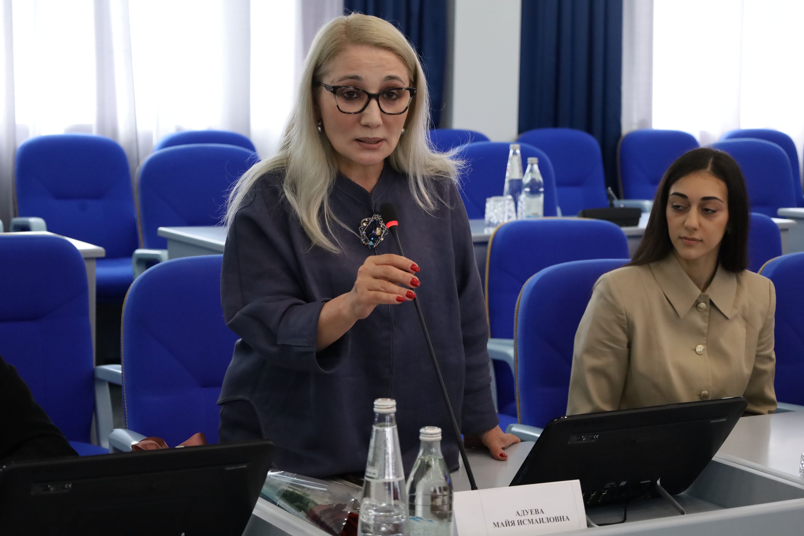 Краевые законодатели поздравили с юбилеем участников Всероссийского общественного движения «Волонтеры-медики»