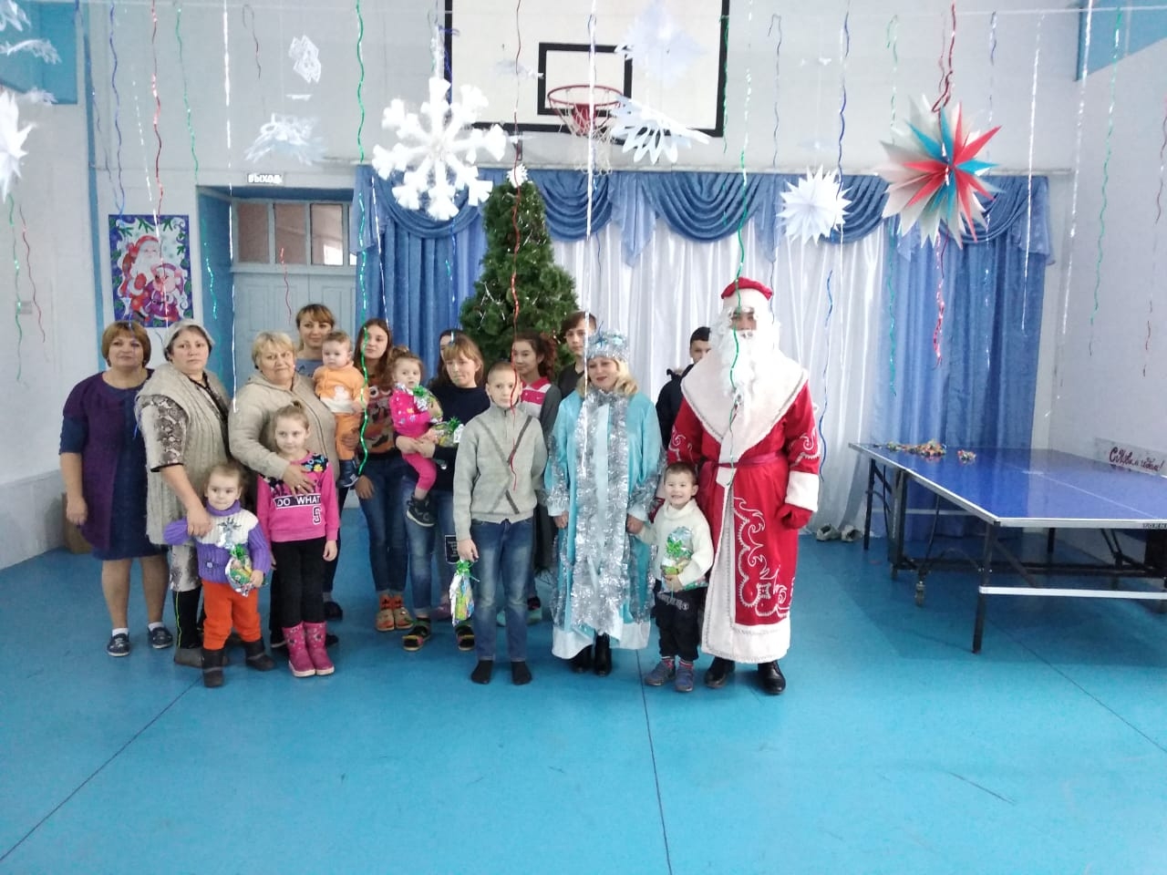 Сладкие подарки детворе