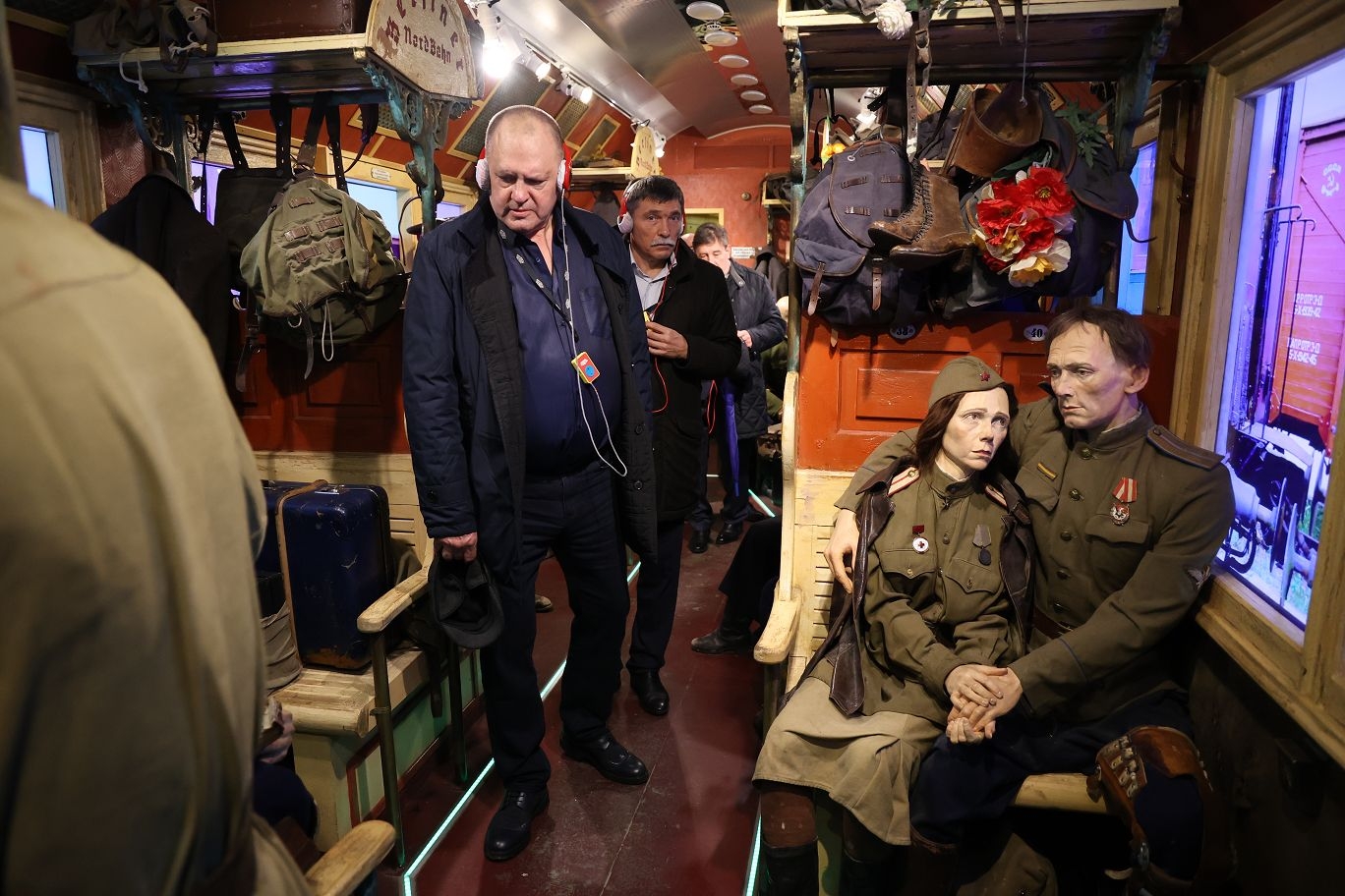Краевые депутаты ознакомились с экспозицией передвижного музея «Поезд Победы»