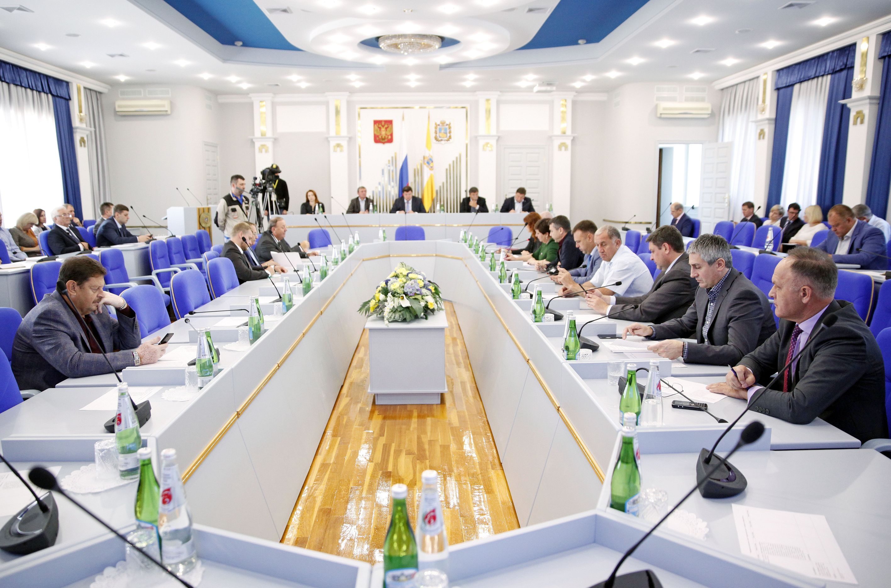 Работа в комитетах продолжается