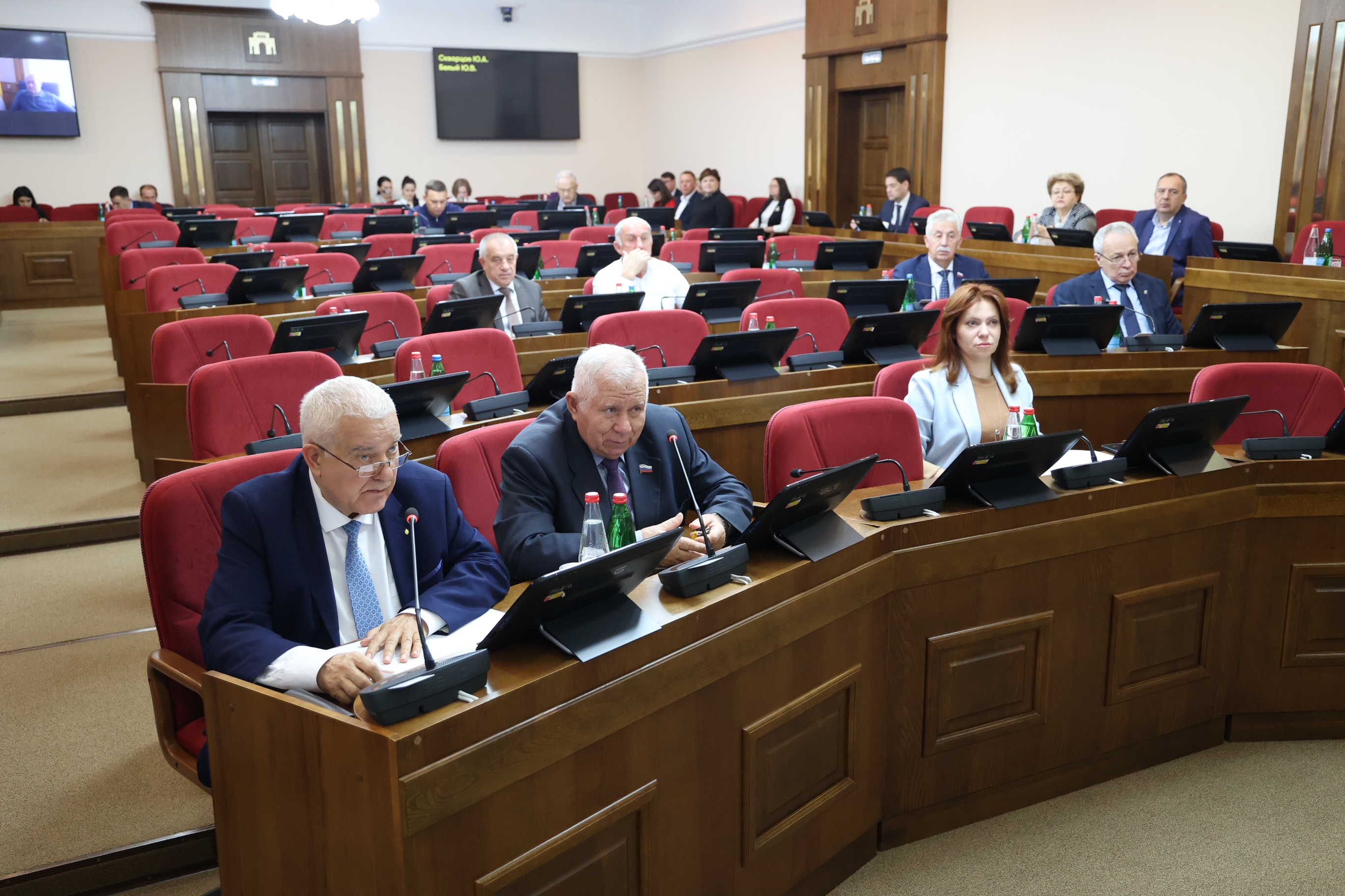 Утверждена повестка октябрьского заседания Думы