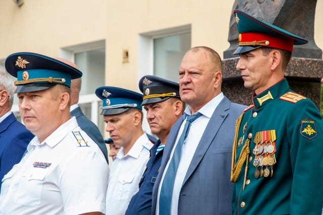 Краевые депутаты поздравили школьников Ставрополья с новым учебным годом