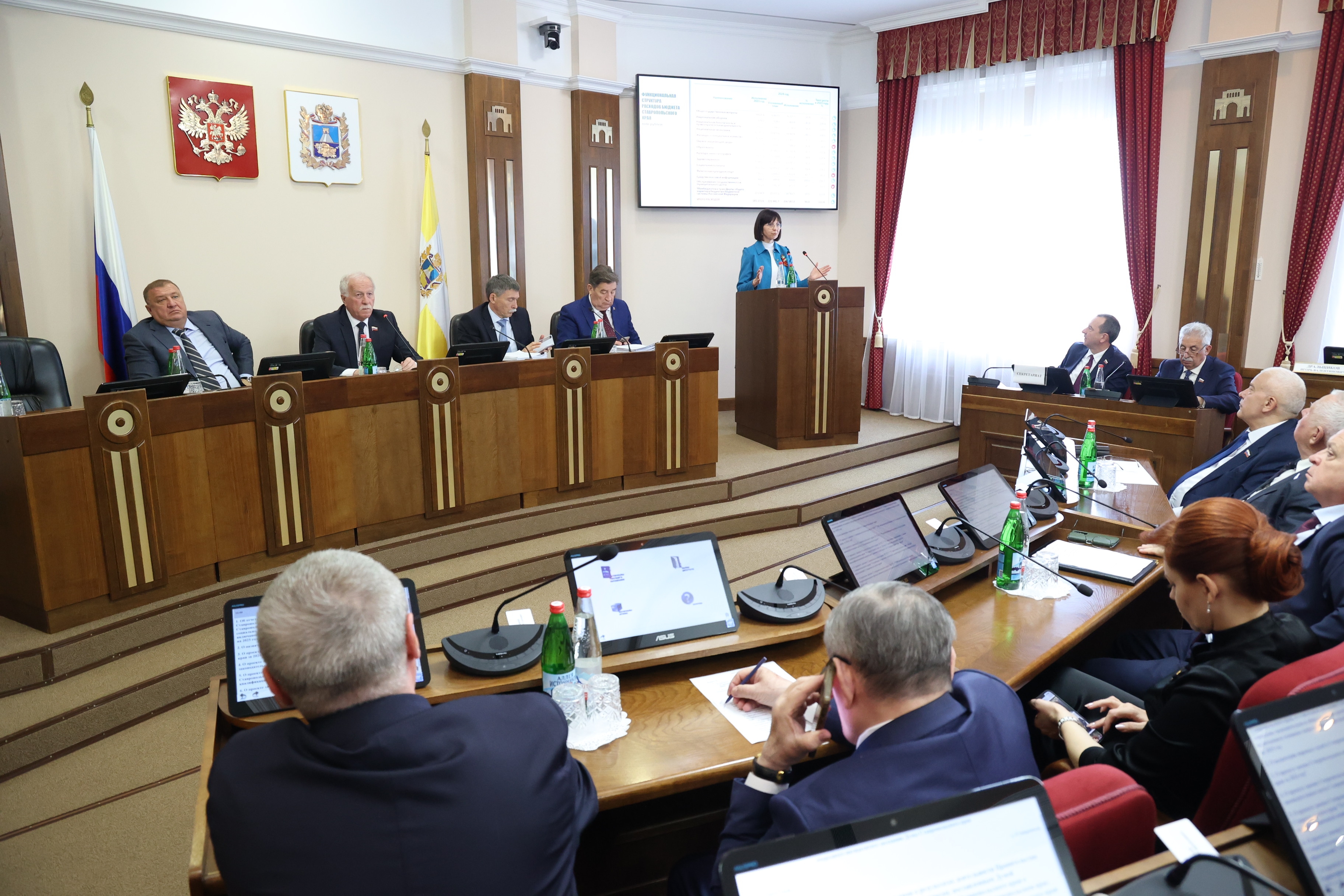 На майском заседании Думы Ставрополья приняты изменения в ряд краевых законов
