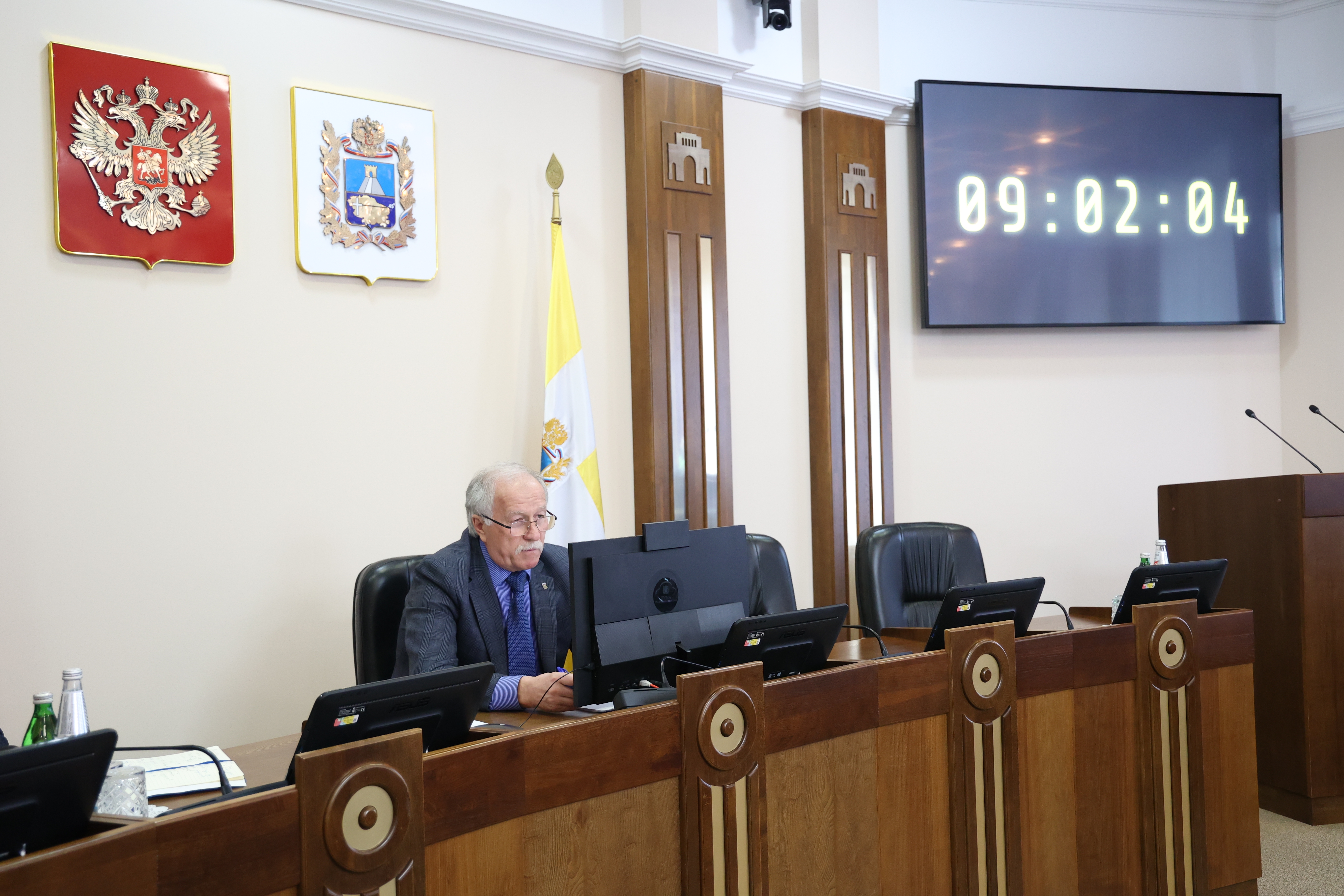 Николай Великдань поручил разобраться в начислении платы за вывоз мусора для предпринимателей Александровского округа