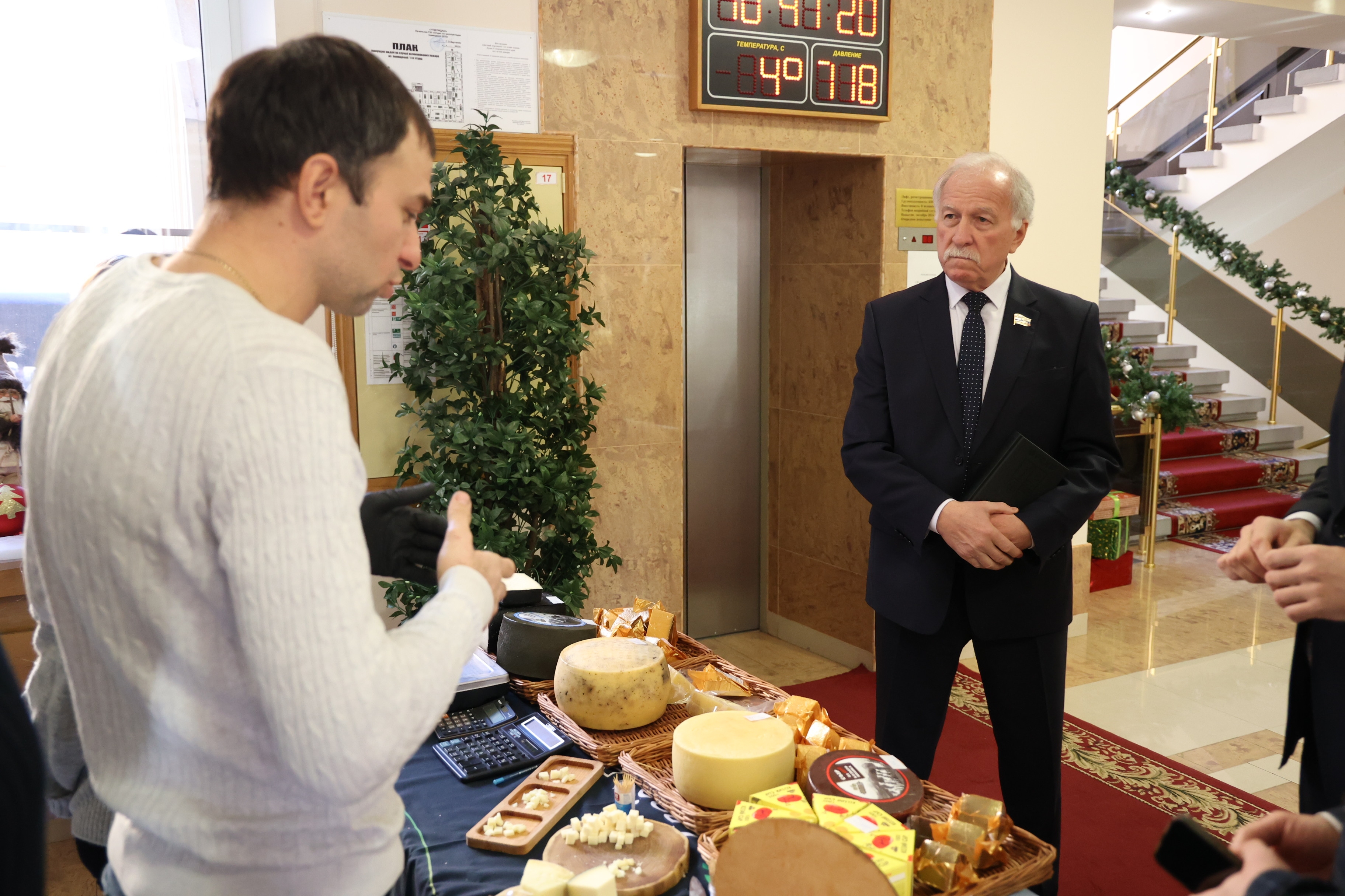 Производители сыров представили продукцию на «Вкусной пятнице» в Думе края