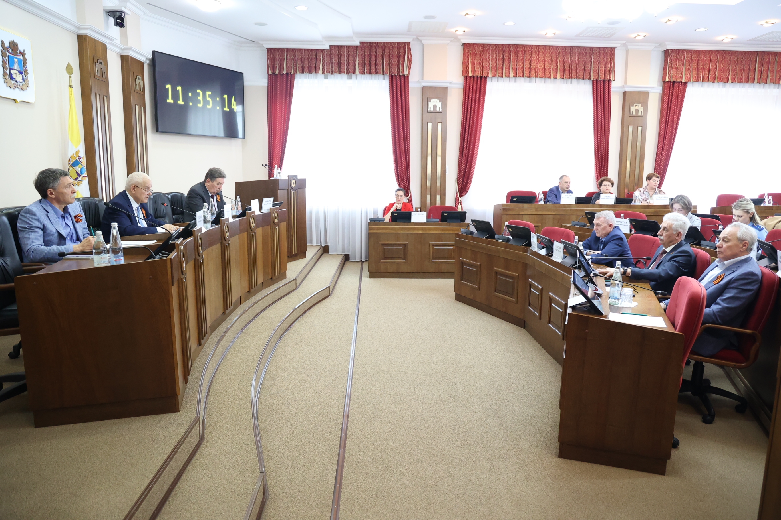 В комитете по законодательству, государственному строительству и местному самоуправлению продолжается подготовка к очередному заседанию Думы