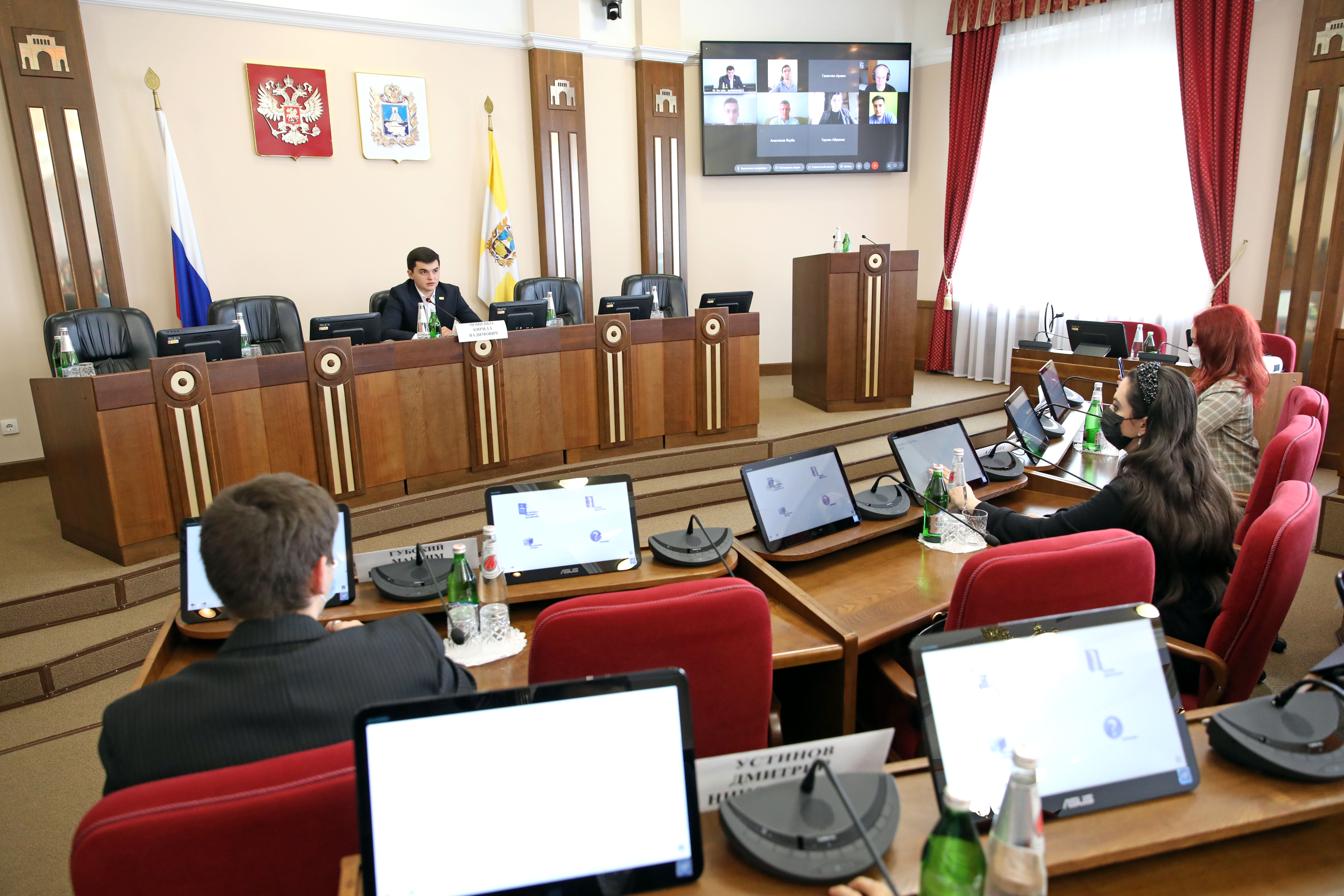 Молодёжный парламент разработал предложения в краевой закон о молодёжной политике