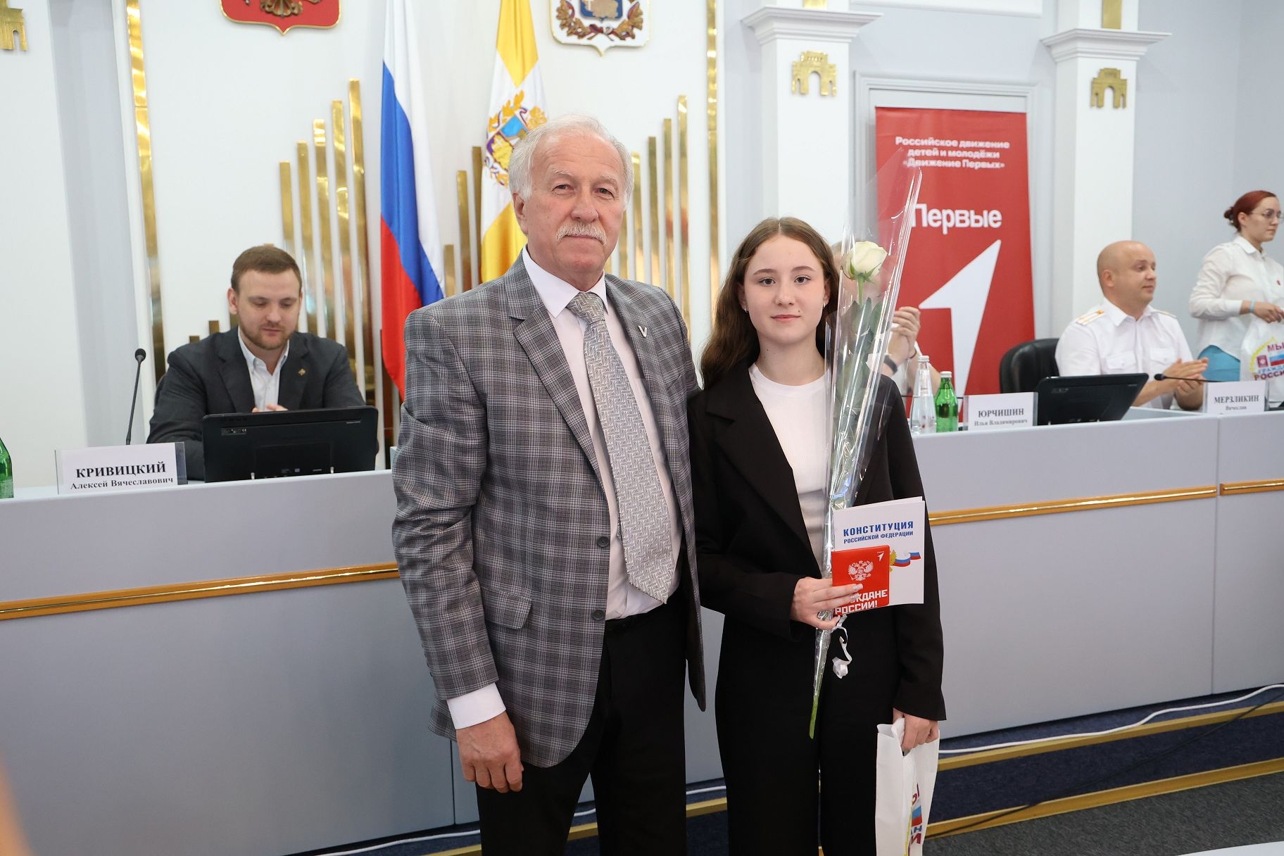 В краевой Думе состоялось торжественное вручение паспортов в канун Дня России