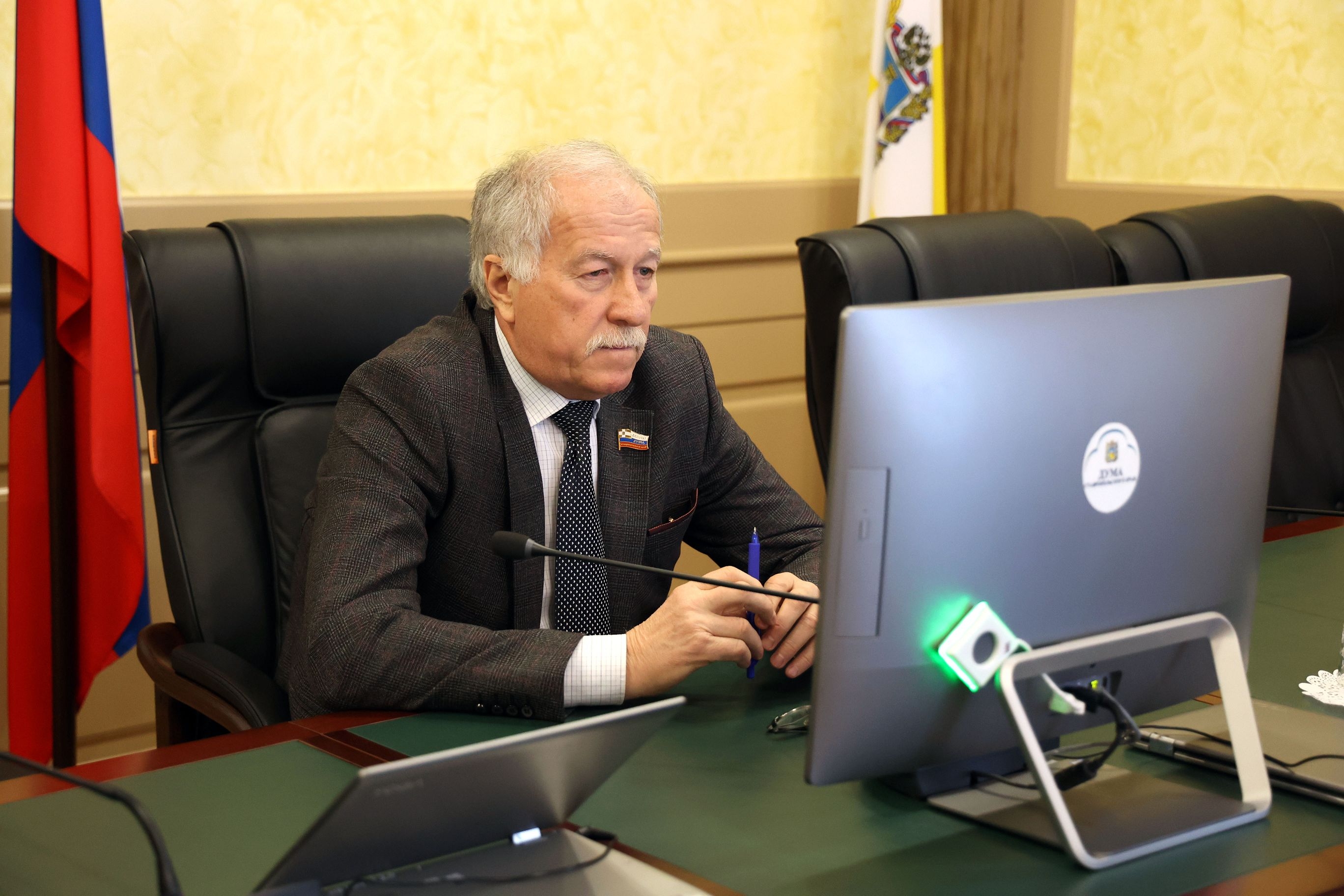 Краевые депутаты рассмотрят ряд законодательных инициатив
