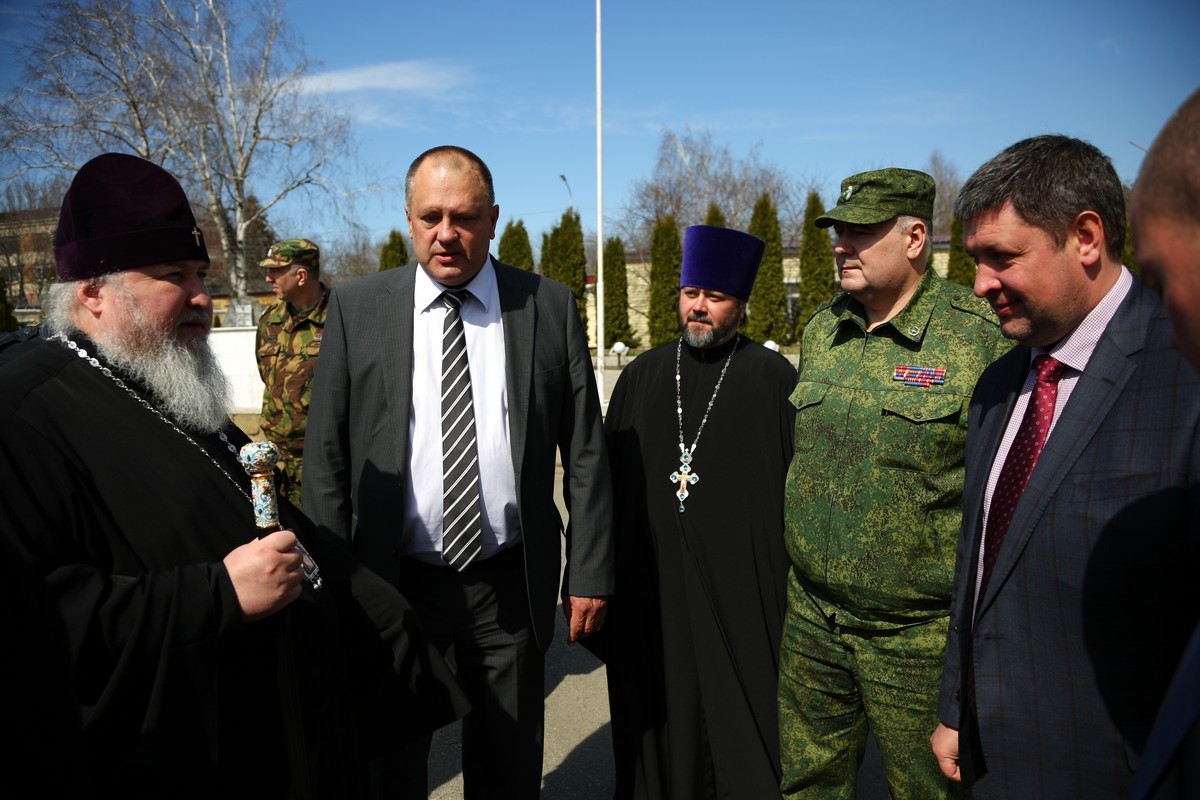 Укрепляя силу духа гвардейцев