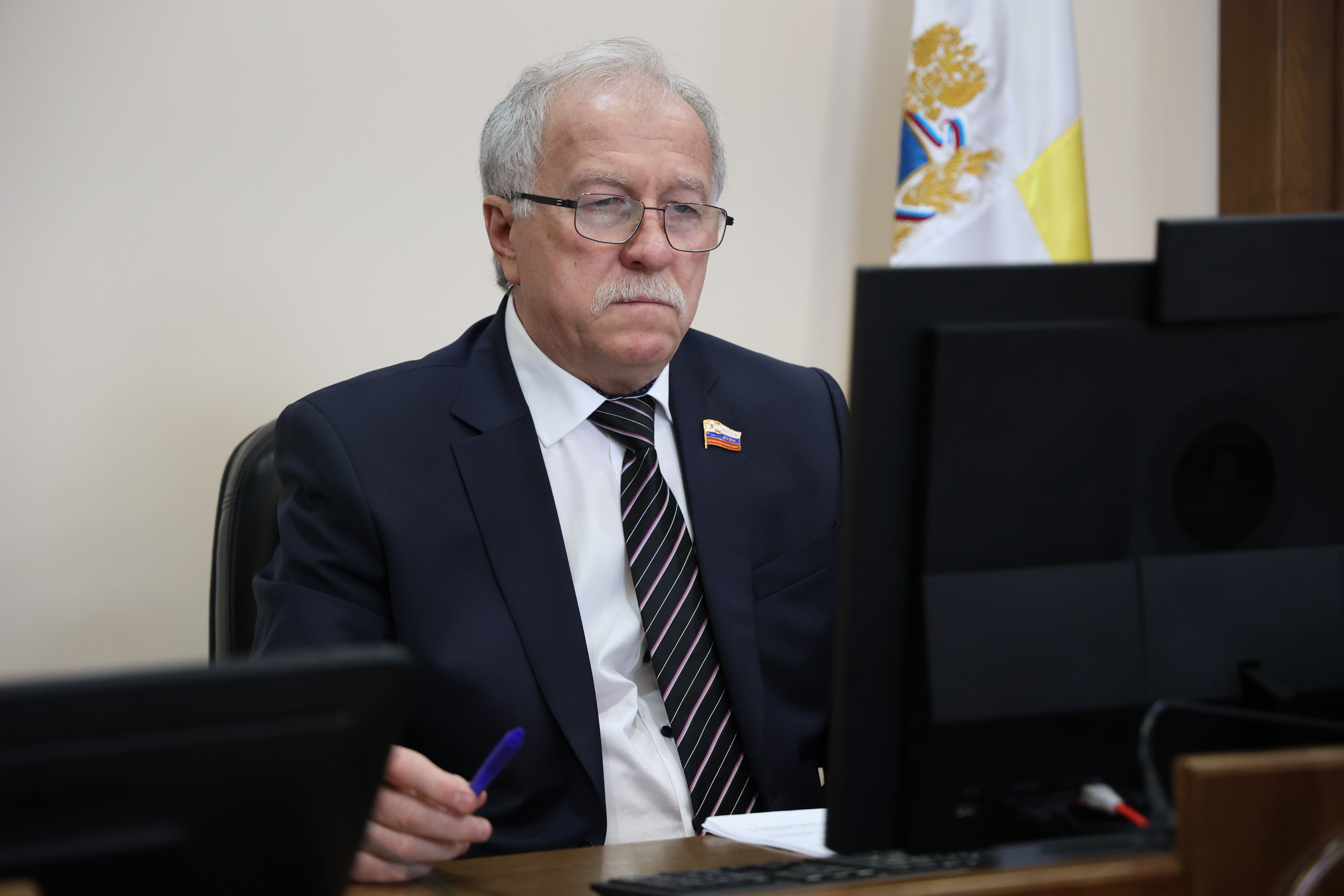 Николай Великдань поручил депутатам принять участие в мероприятиях Года педагога и наставника на Ставрополье