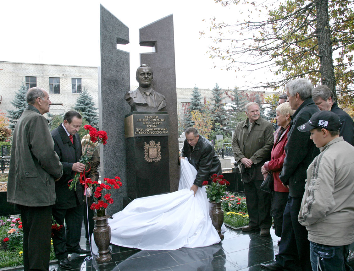 ЧТОБЫ ПАМЯТЬ ЖИЛА...