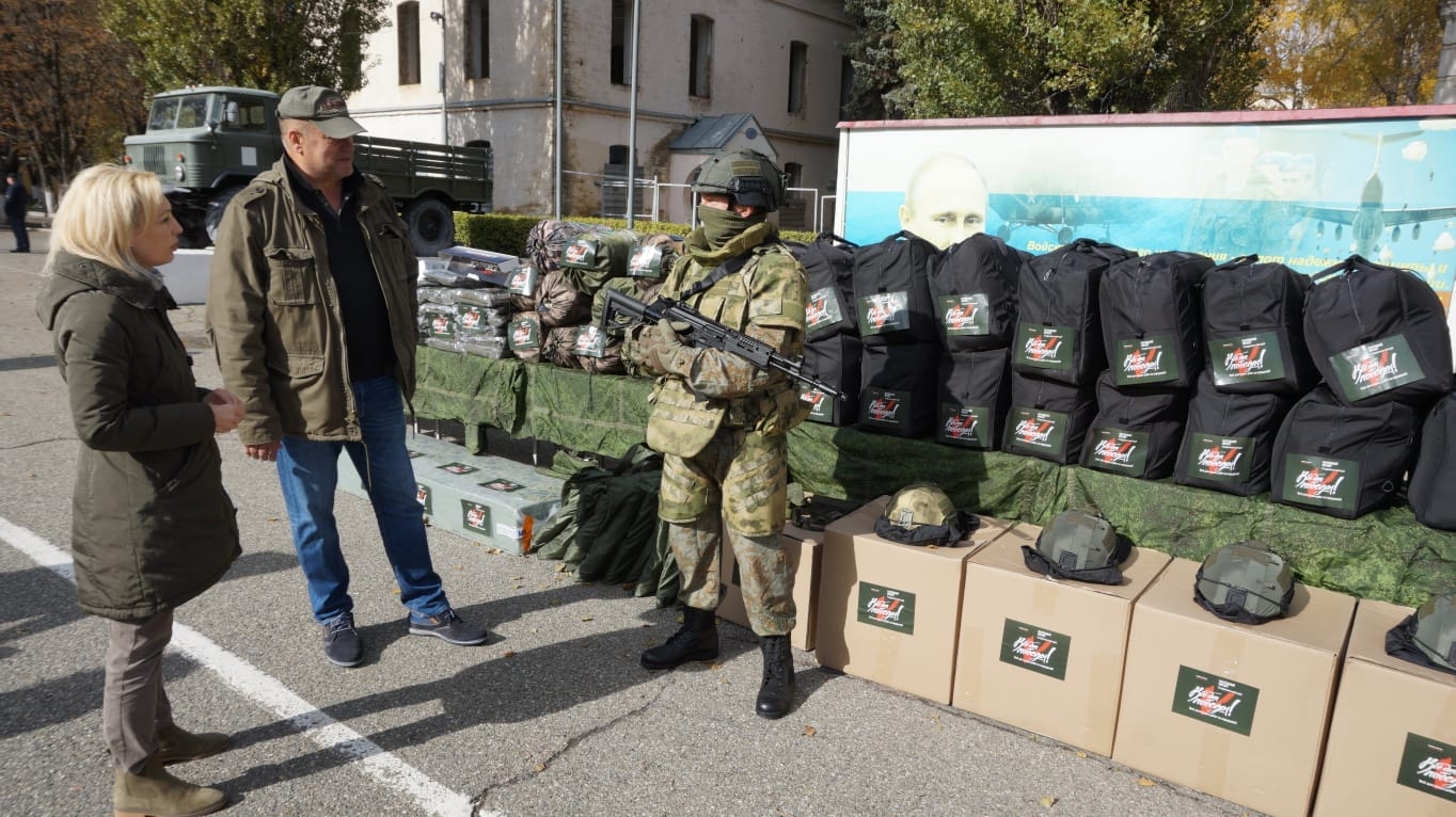 Депутат Сергей Шевелёв передал военнослужащим защитное снаряжение