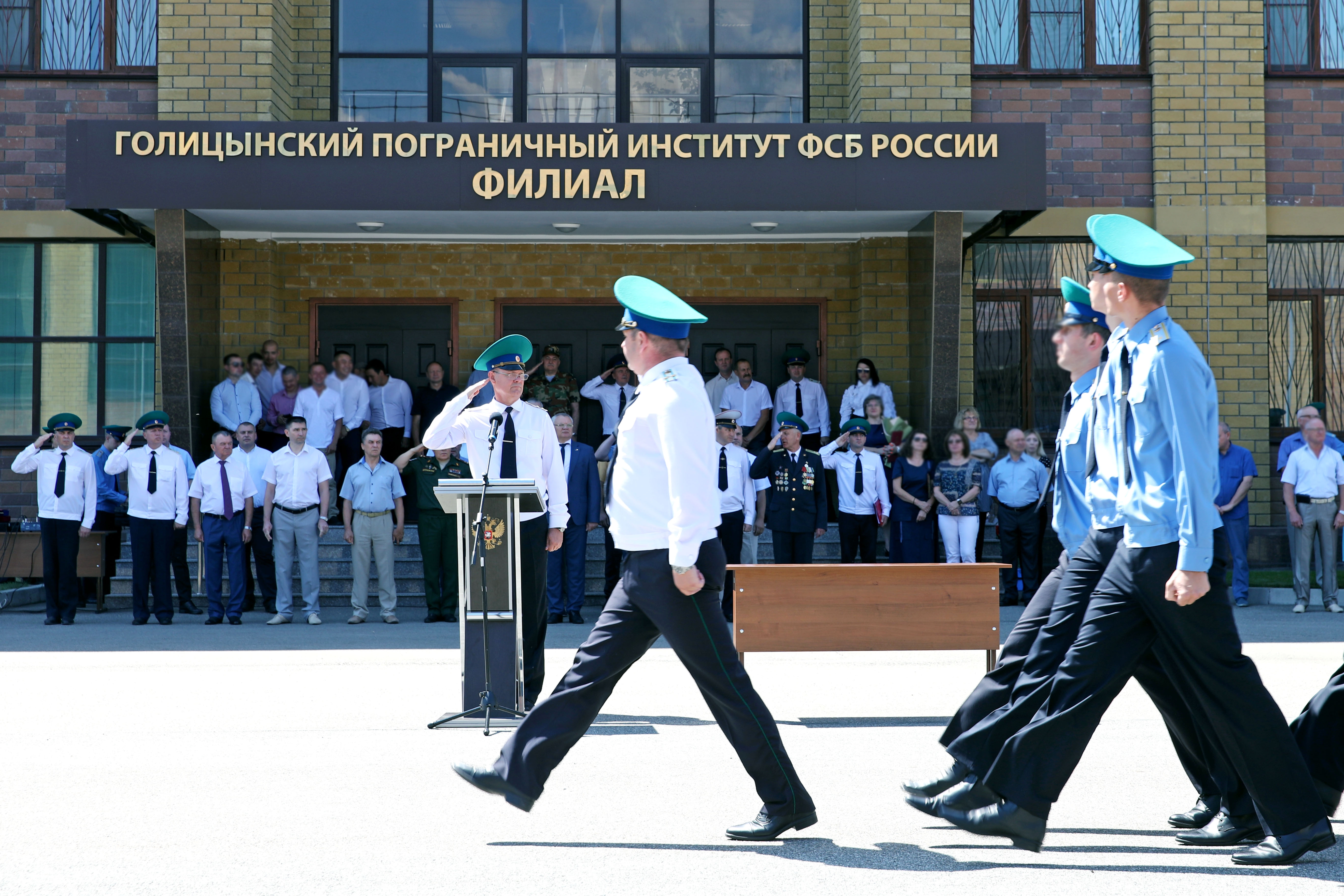 Депутаты поздравили будущих пограничников и их преподавателей с 15-летием со дня образования вуза
