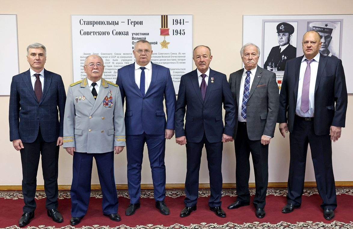 Николай Великдань поздравил Героев России