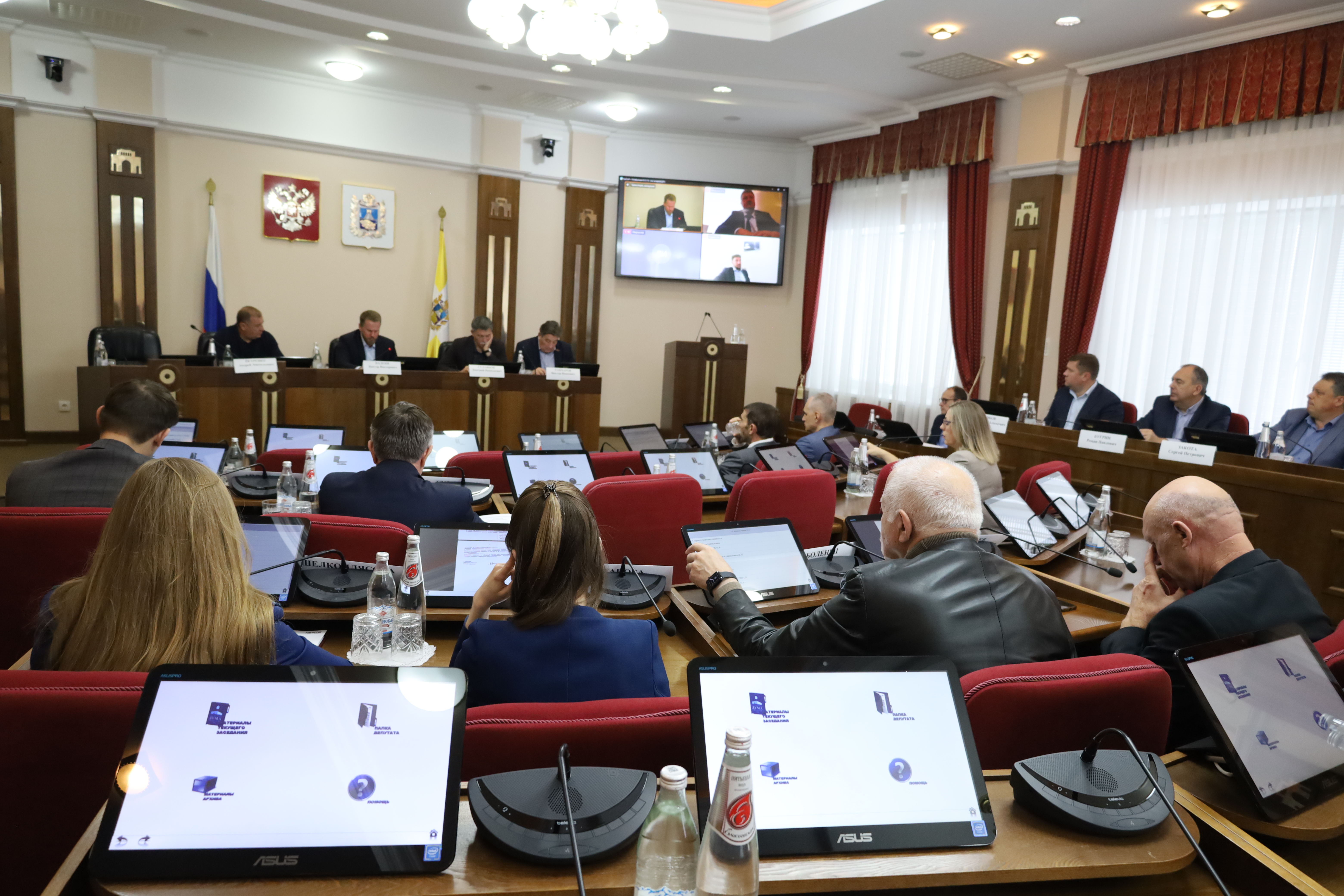 Краевые депутаты готовят к принятию законы, регулирующие вопросы инвестиционной деятельности и налогообложения