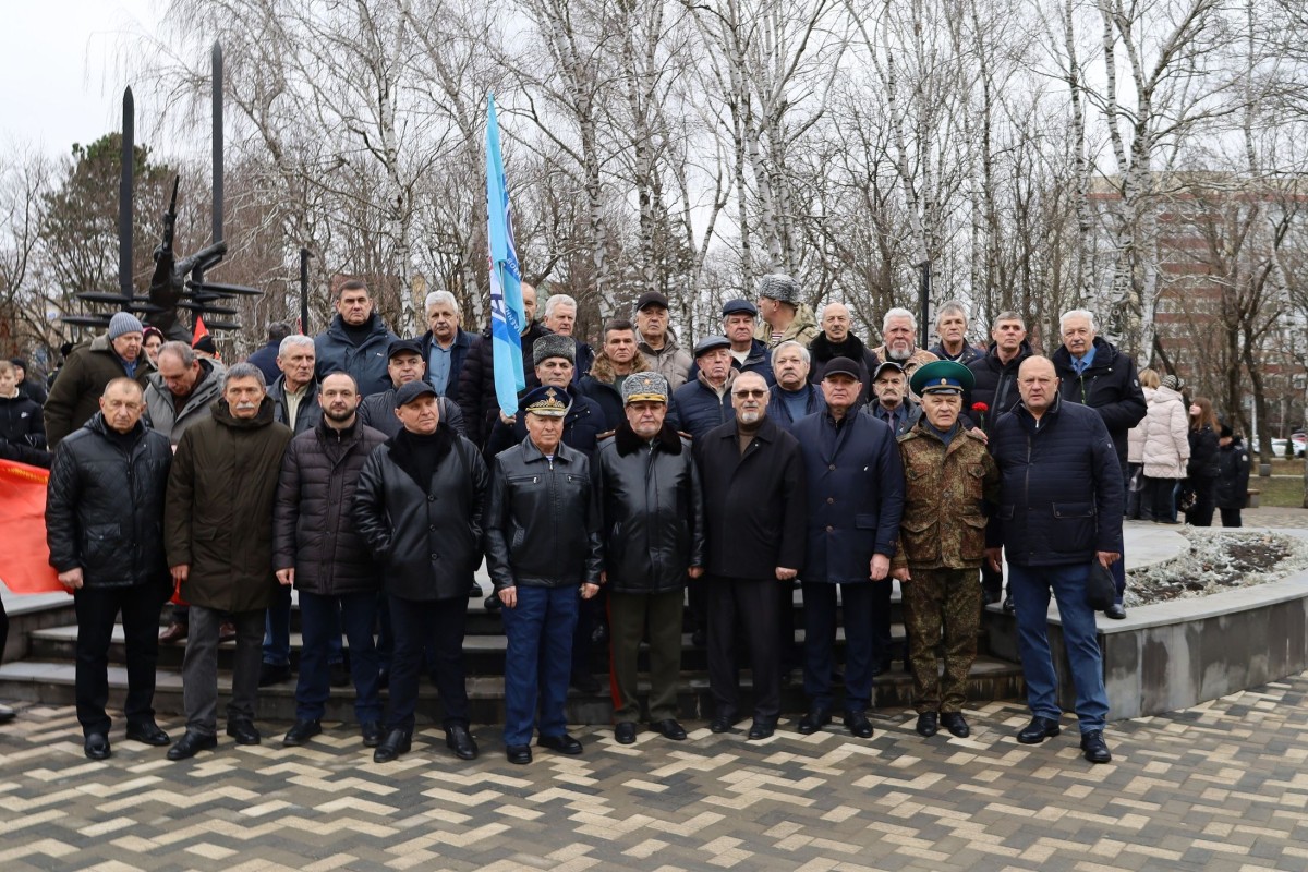 Краевые депутаты почтили память земляков, погибших в боях при исполнении воинского долга