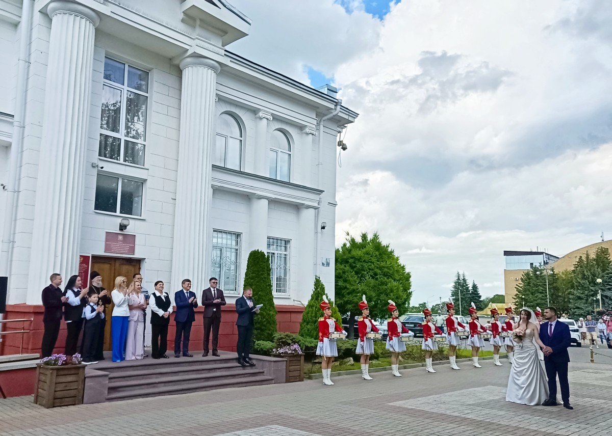 Валентина Муравьева стала участницей открытия летнего свадебного сезона