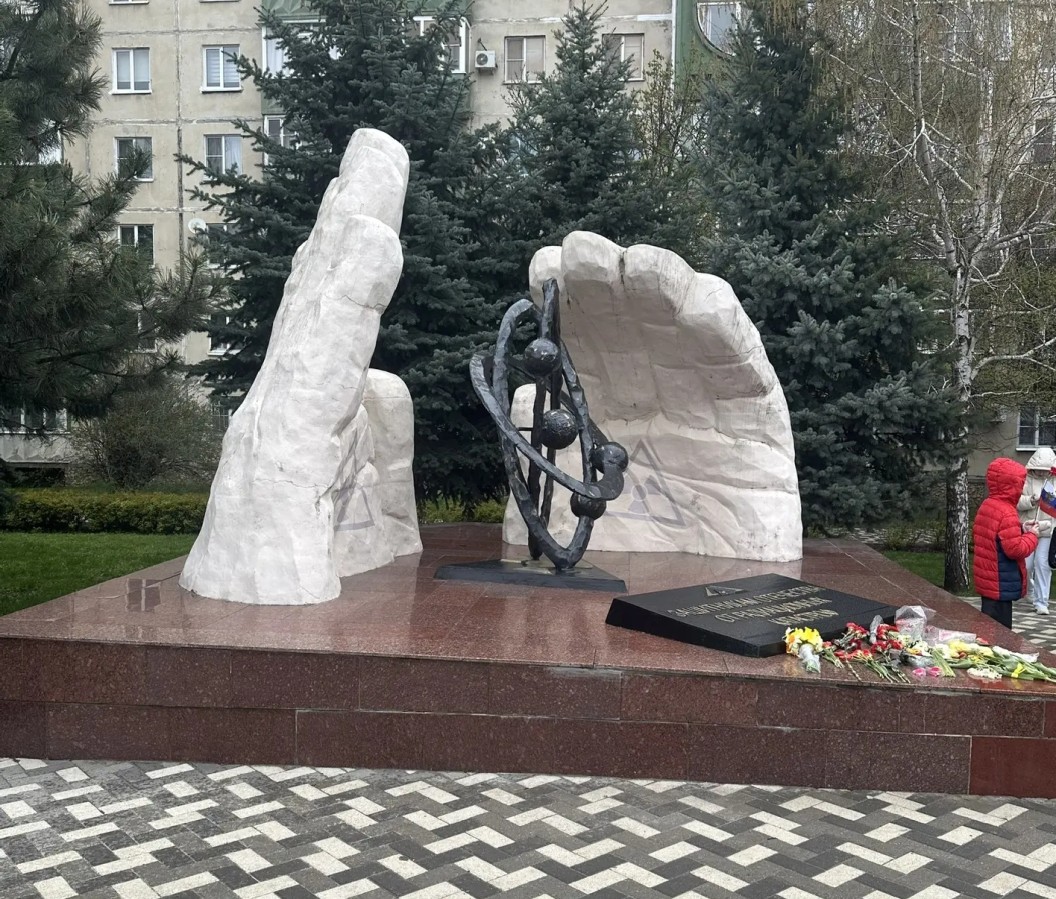 Юрий Скворцов почтил память героев-ликвидаторов и жертв радиационных аварий