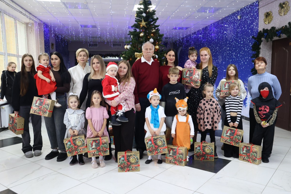 Николай Великдань поздравил детей Труновского округа с наступающим Новым годом
