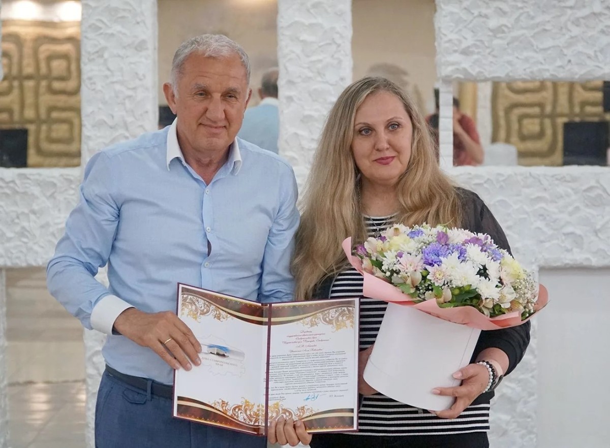 Председатель комитета краевой Думы наградил участников спартакиады журналистов
