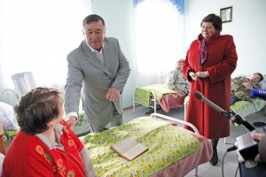 Депутаты посетили центр для бездомных в посёлке Свистуха