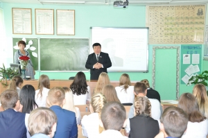 «За вами будущее России» - краевой парламентарий Сергей Чурсинов поздравил учеников с началом учебного года